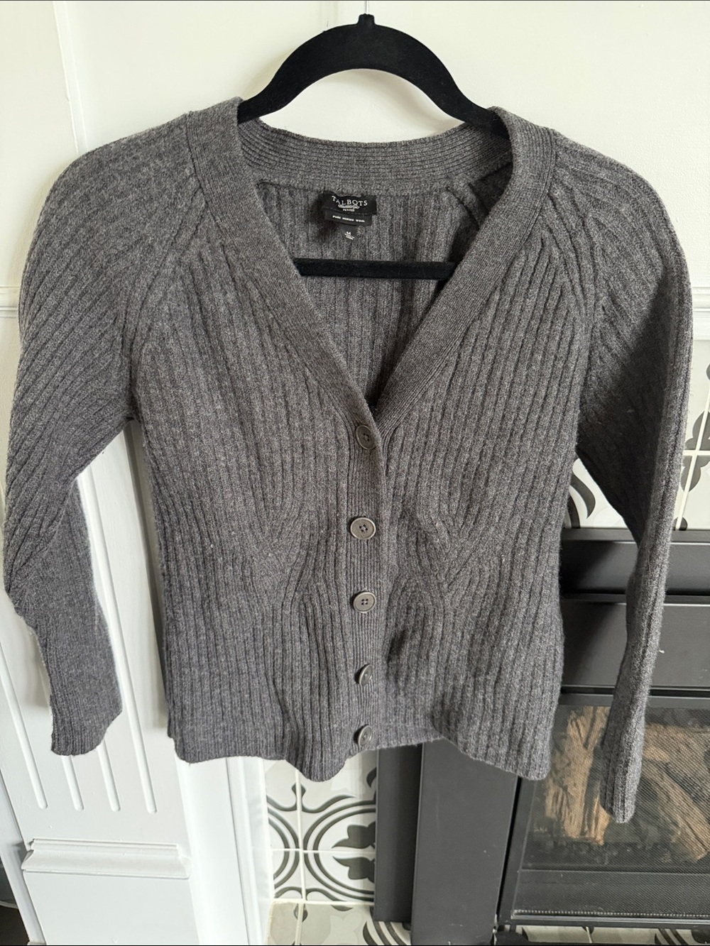 100% merino wool! Talbots Charcoal Ribbed V‑Neck Button Cardigan
